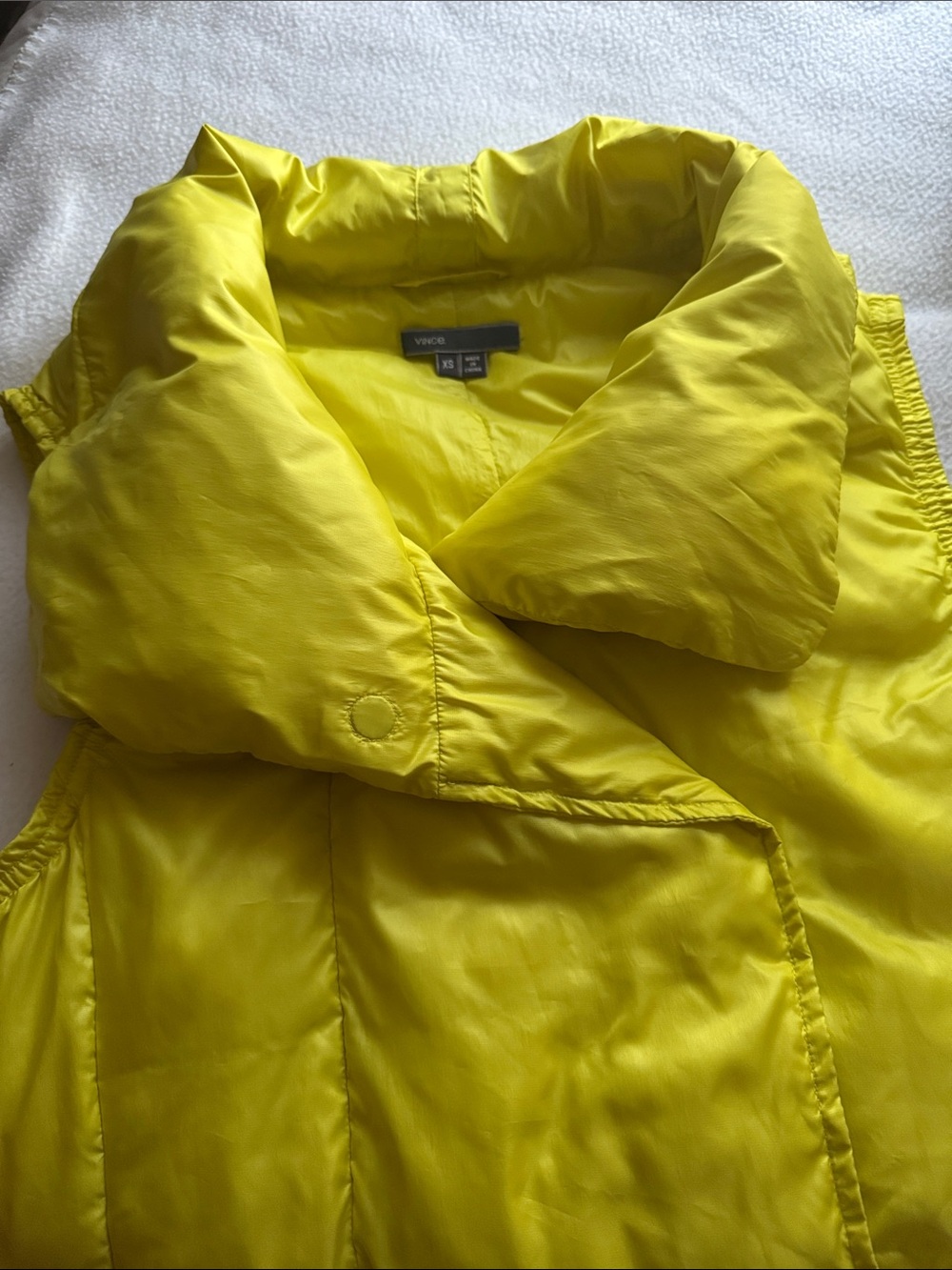 VINCE Vest Puffer Goose Down Feather Yellow Magnetic Buttons Size XS - Picture 4 of 7